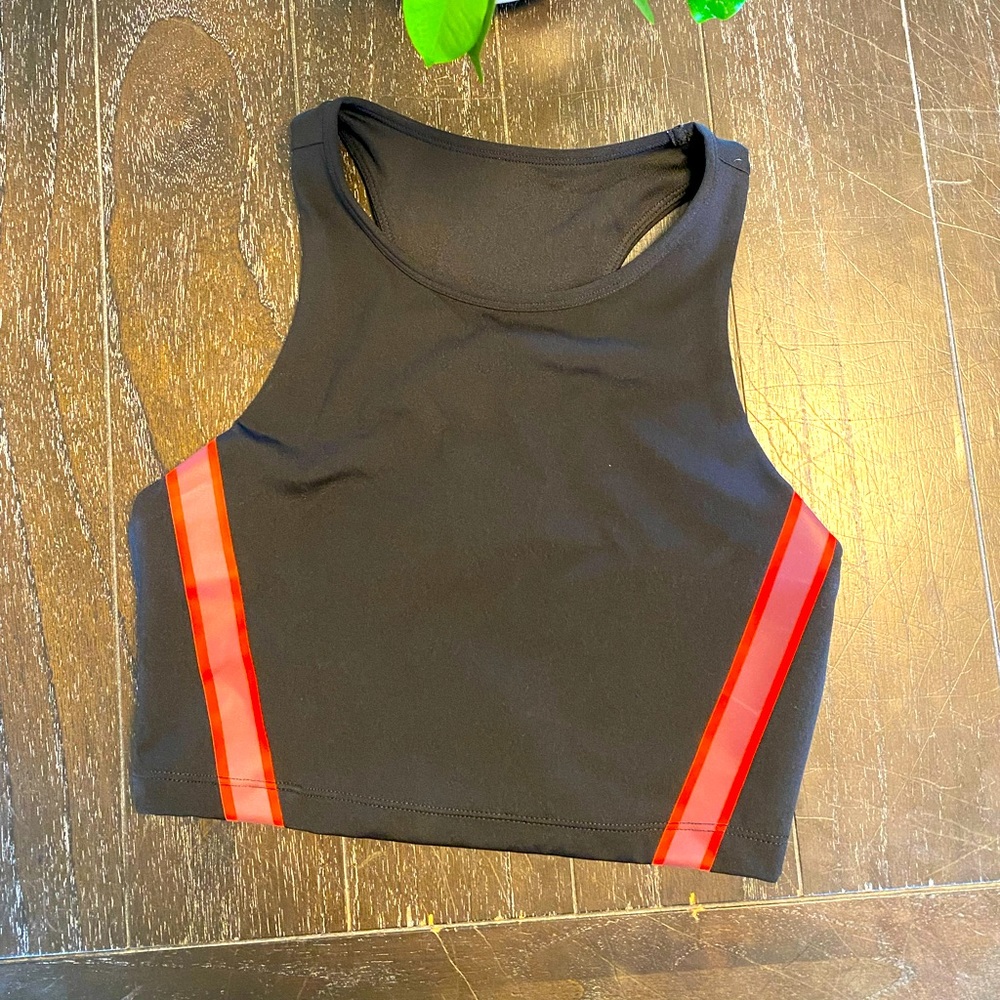 Workout top - Picture 1 of 7